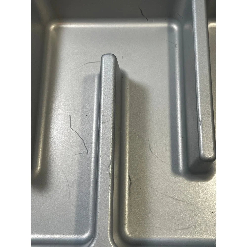 Baker's Edge Nonstick Edge Brownie Pan Cast Aluminum Silver Made in USA 9x12